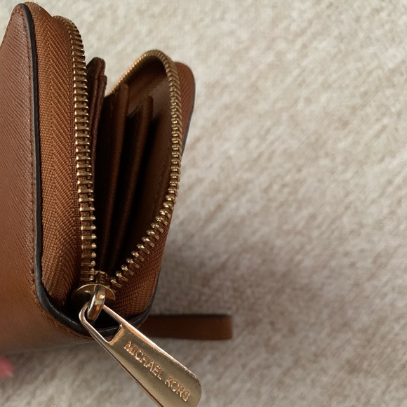 Michael Kors Leather Continental Wristlet - Picture 6 of 9